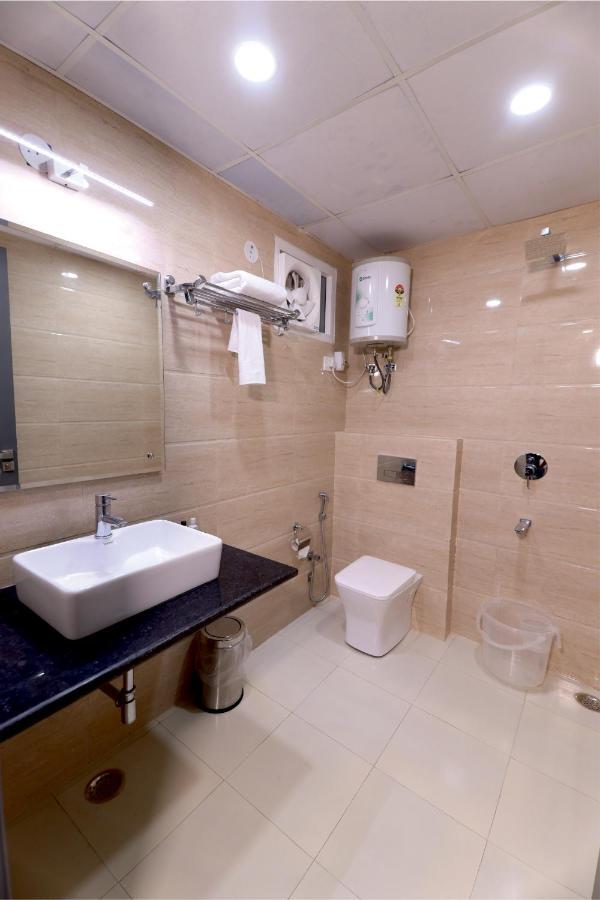 Nirpra Regency Hotel New Delhi Exterior photo
